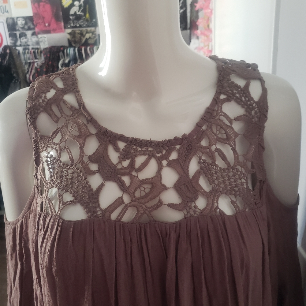 Love Riche Dress - Picture 2 of 5